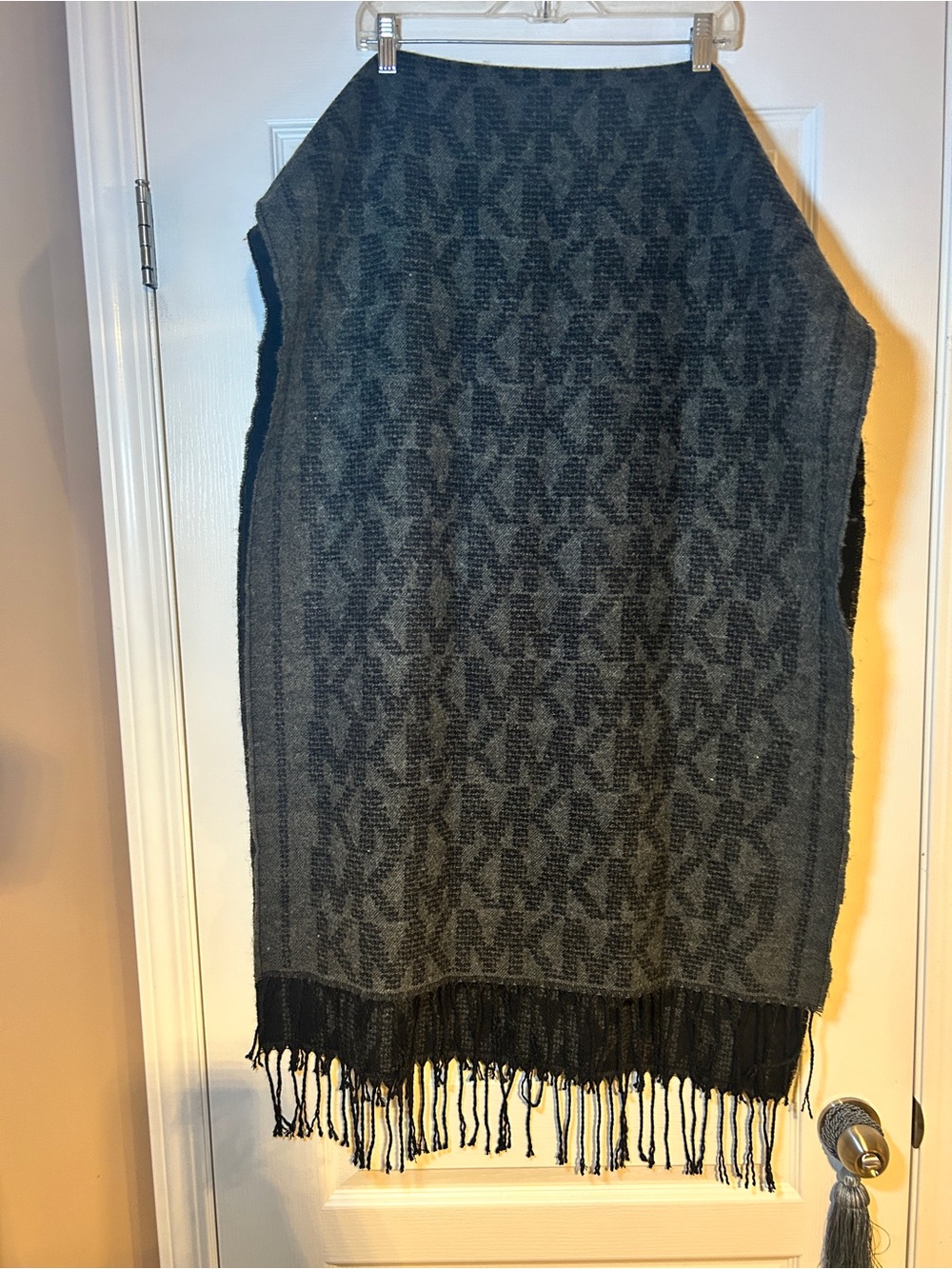 MICHAEL KORS
ALL OVER MK UNISEX - SCARF - BLACK/ASH MELANGE